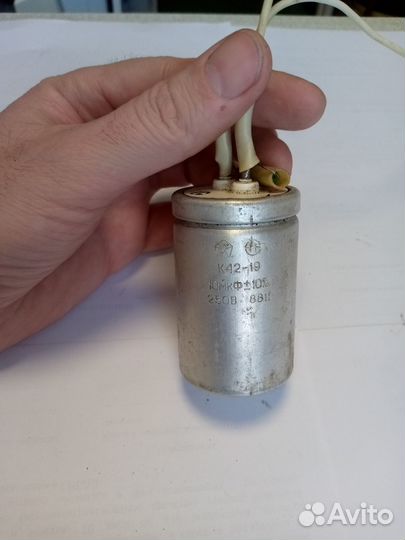 Конденсатор К42-19