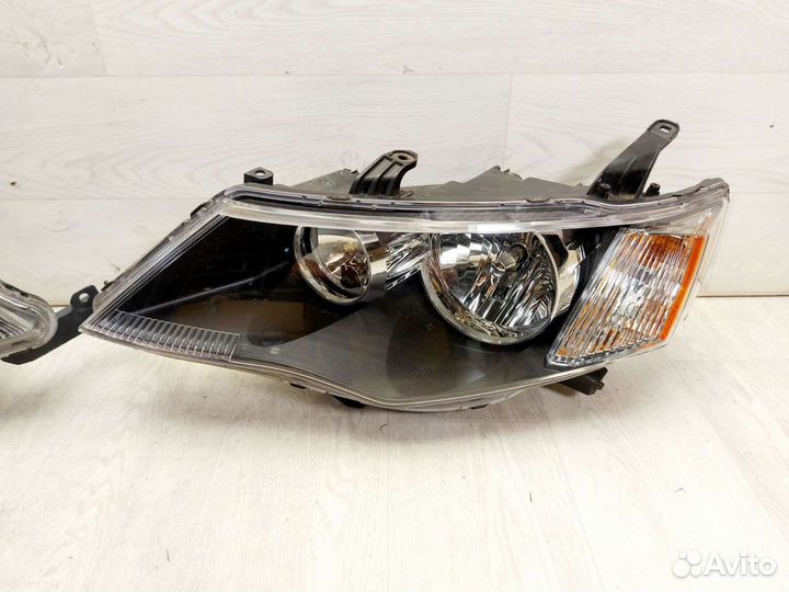 Фары Mitsubishi Outlander 2005-2009 Комплект