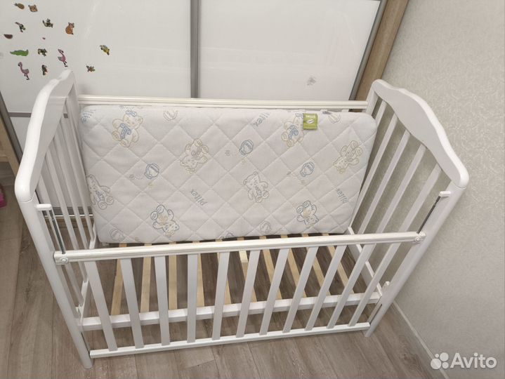 Кроватка детская с маятником, матрас, мобиль