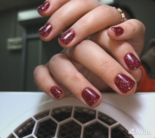 Модель на маникюр