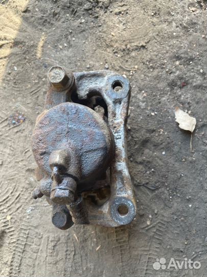 Суппорт тормозной Mitsubishi Lancer 7