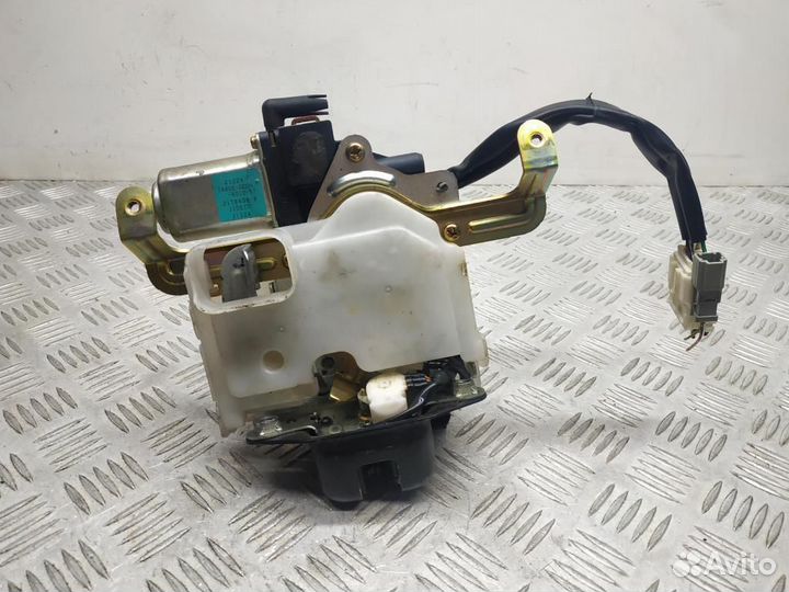 Замок крышки багажника Honda Accord 7 2004