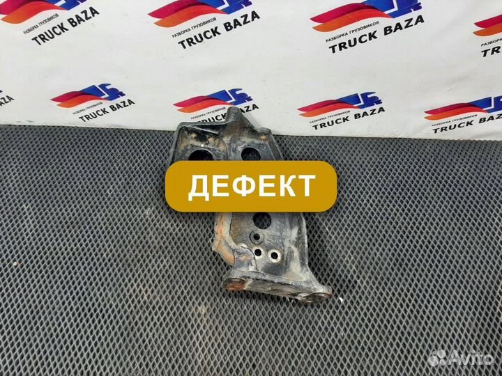 64302801088 Кронштейн крепления поперечины правый