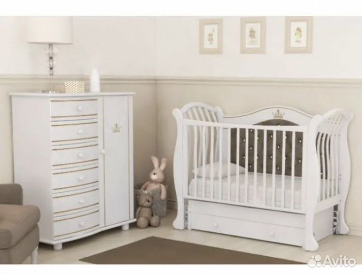 Детская кроватка с маятником и ящиком+комод