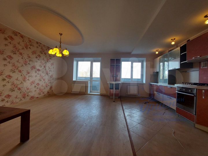 4-к. квартира, 140 м², 3/3 эт.