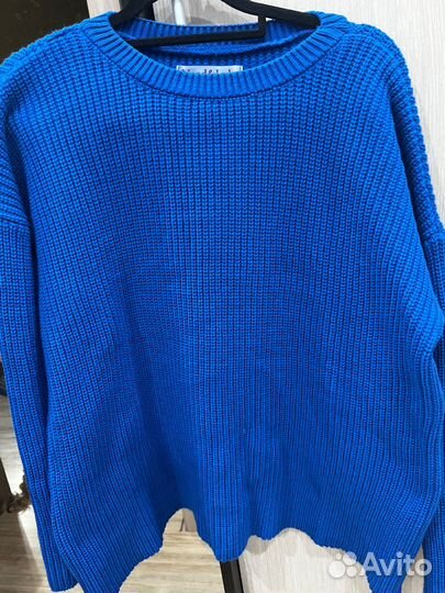 Свитер синий и бежевые леггинсы на флисе