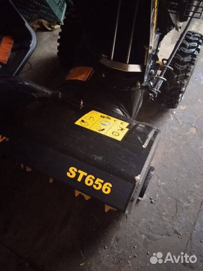 Продам снегоуборщик champion st656