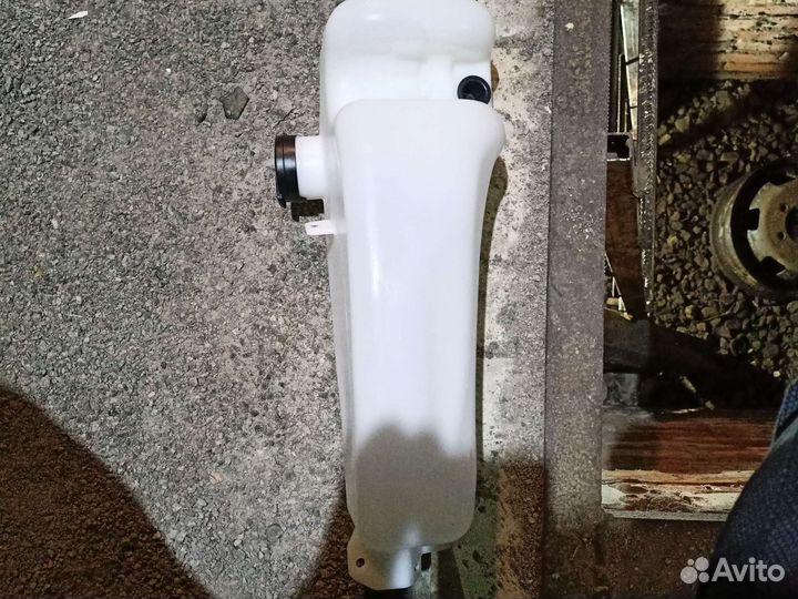 Бачок омывателя LADA, renault. 289100401R