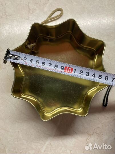 Жестяная банка для разностей.)