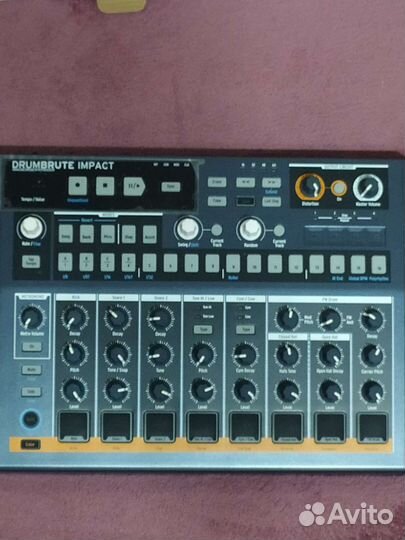Аналоговая драммашина Arturia DrumBrute Impact