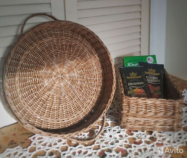 Поднос плетёный +коробочка для специй (набор)