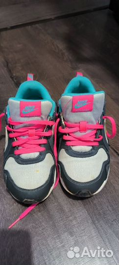 Продам кроссовки Nike для девочки 34р и 35р