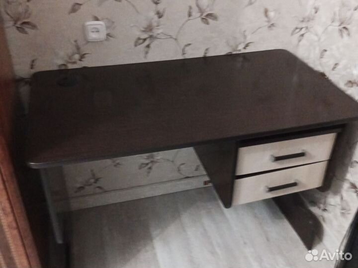 Письменный стол