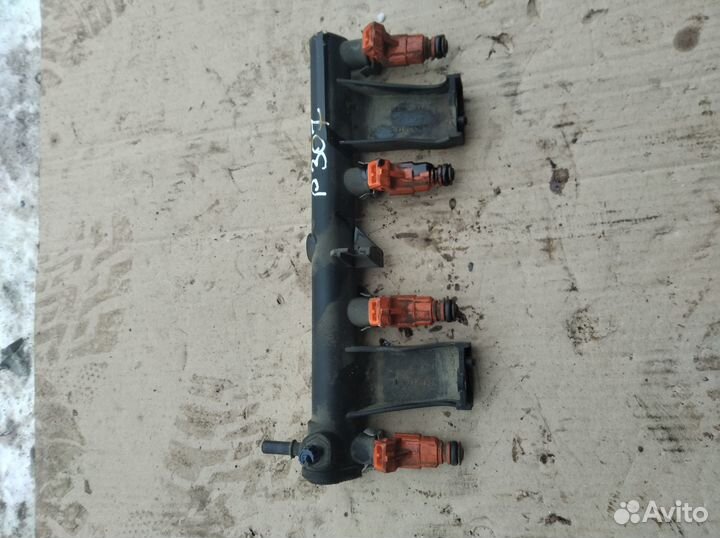 Топливная рампа с форсунками Пежо 307 1.6 109