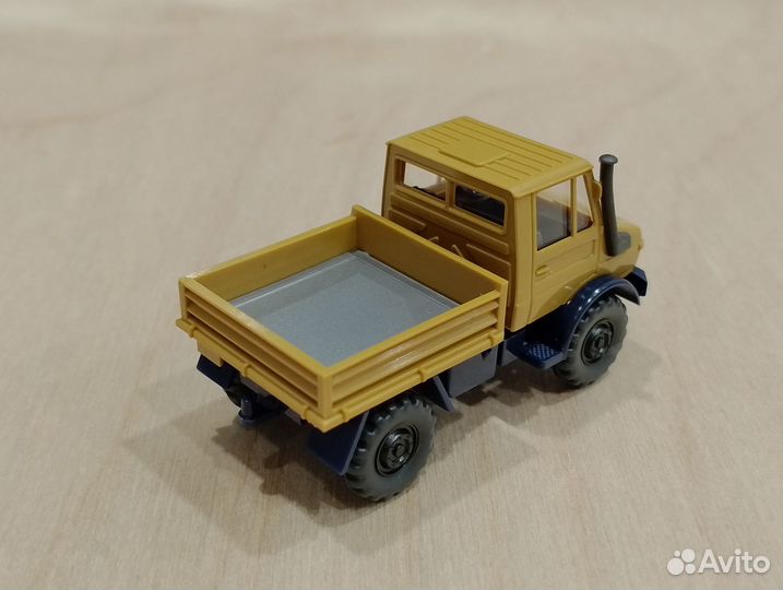 A25) Mercedes Benz Unimog, с кузовом