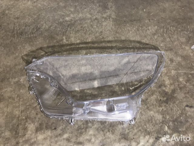 Стекло левой фары Toyota RAV4