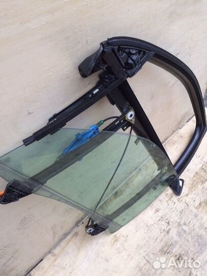 Рамка стекла переднего левого в сборе Audi A4 B7
