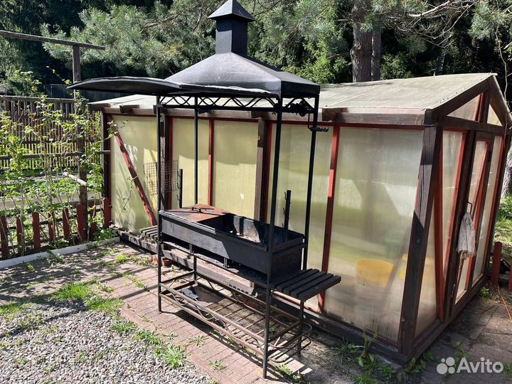 Мангал с крышей и вертелем