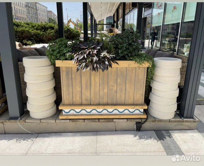 Уличные и садовые вазоны (кашпо)