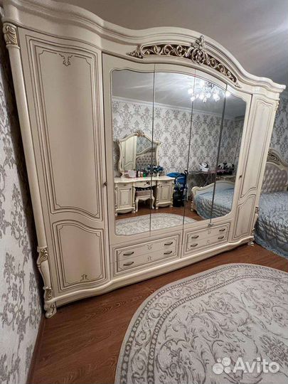 Продам спальный гарнитур