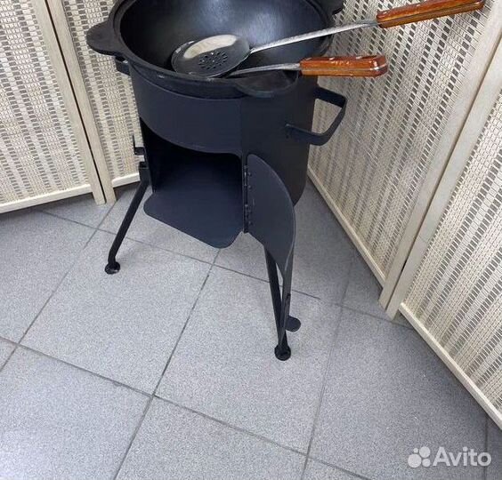 Казан чугунный с печкой