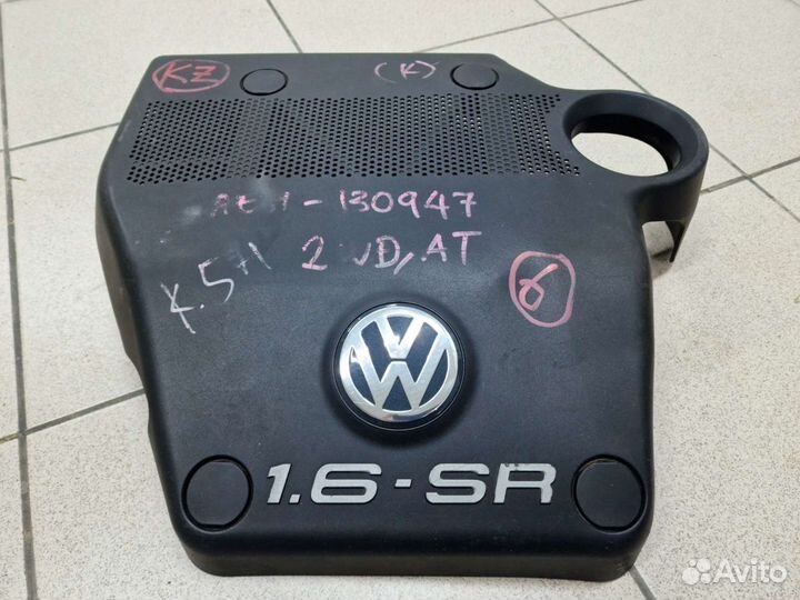 Декоративная крышка двс VW Golf 4 1.6 06A103925AC