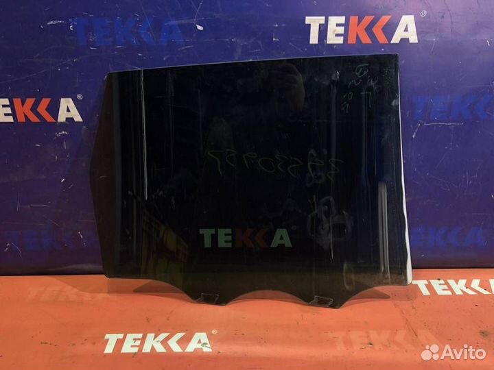 Стекло двери заднее левое Фольксваген Туарег toua