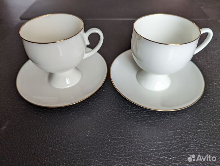 Кофейные чашечки с блюдцами