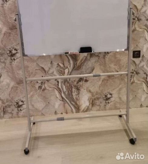 Доска магнитно маркерная 120*90см на колесах