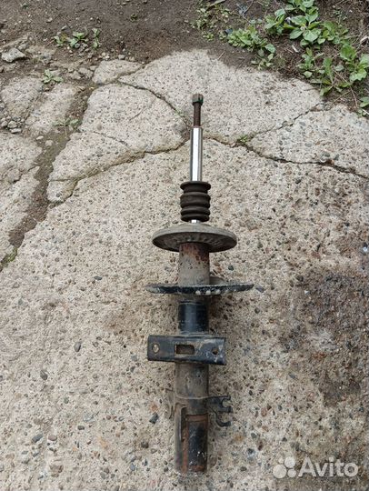 Передняя левая стойка v'w T5, T6