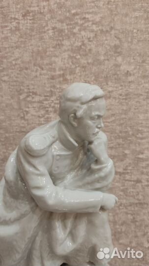 Статуэтка Лермонтов на скале. лфз