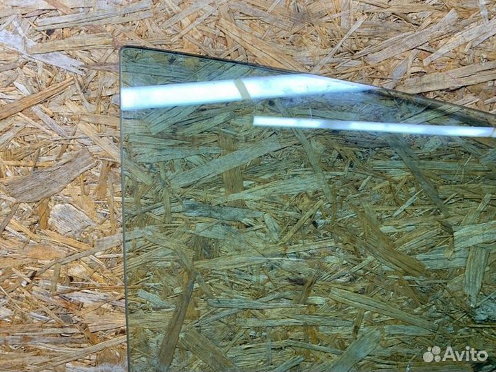 Стекло двери переднее правое Mercedes-Benz