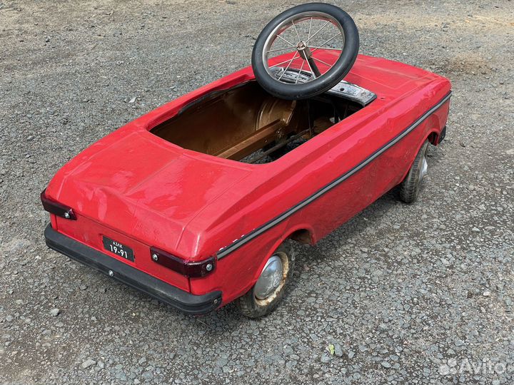 Продаю педальный москвич СССР третей серии