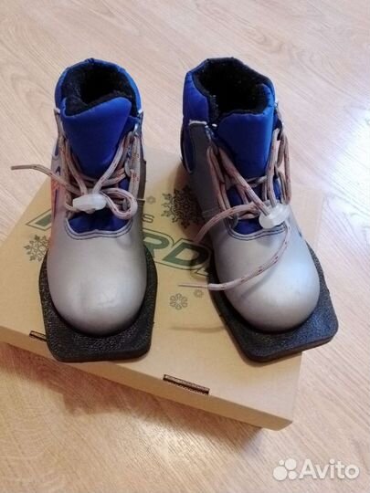 Лыжные ботинки