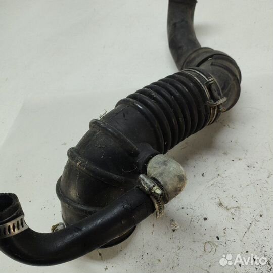 Патрубок воздушного фильтра Mitsubishi Chariot