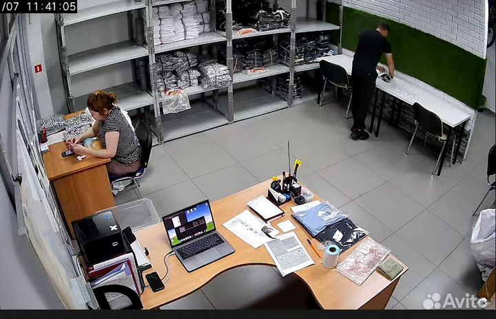 Упаковщица женской одежды