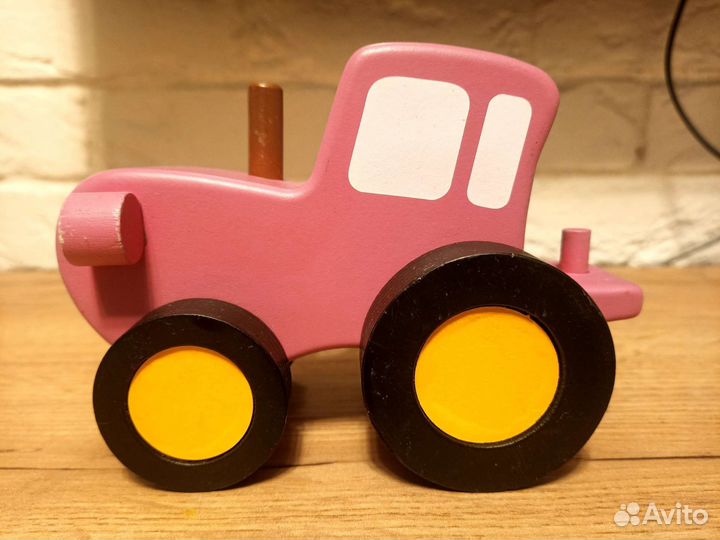 Деревянный розовый трактор Мила