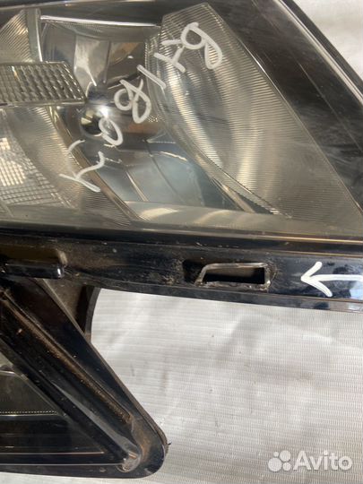 Передняя правая фара Skoda Kodiaq