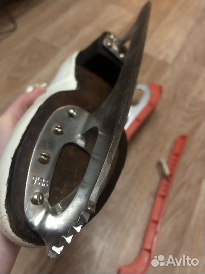 Коньки женские натуральная кожа