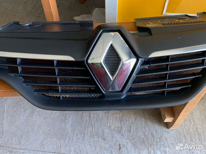 Решетка радиатора renault sandero/logan steway 2