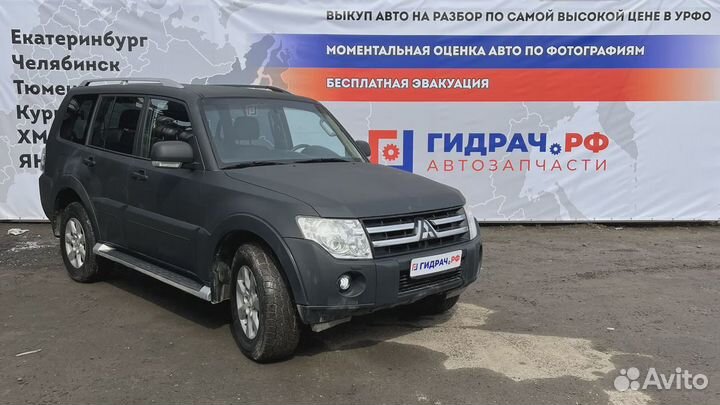 Обшивка багажника Mitsubishi Pajero (V90) MR402032