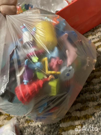 Мишочек игрушек из киндоров