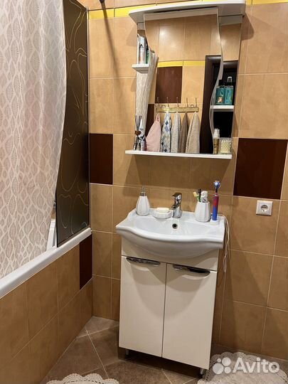 Тумба и зеркало для ванной