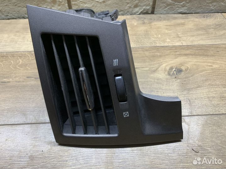 Lexus LX 570 Дефлектор воздушный правый