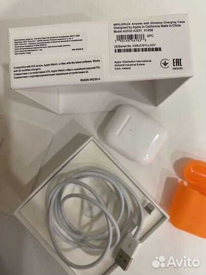 Наушники AirPods