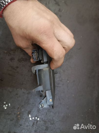 Ручка двери задней внутренняя правая honda cr-v 1