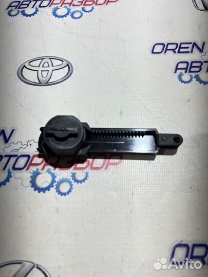 Демпфер бардачка Skoda Fabia 2 1.2 CGP 2010