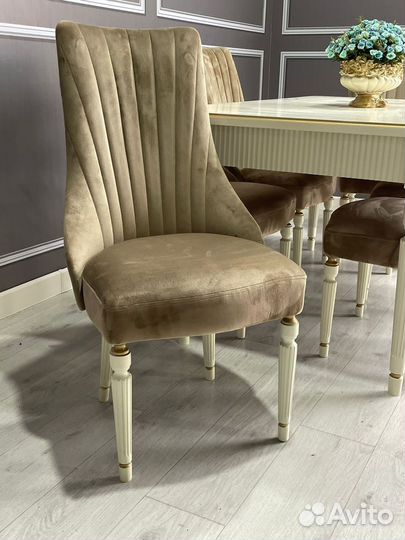 Стол и стулья