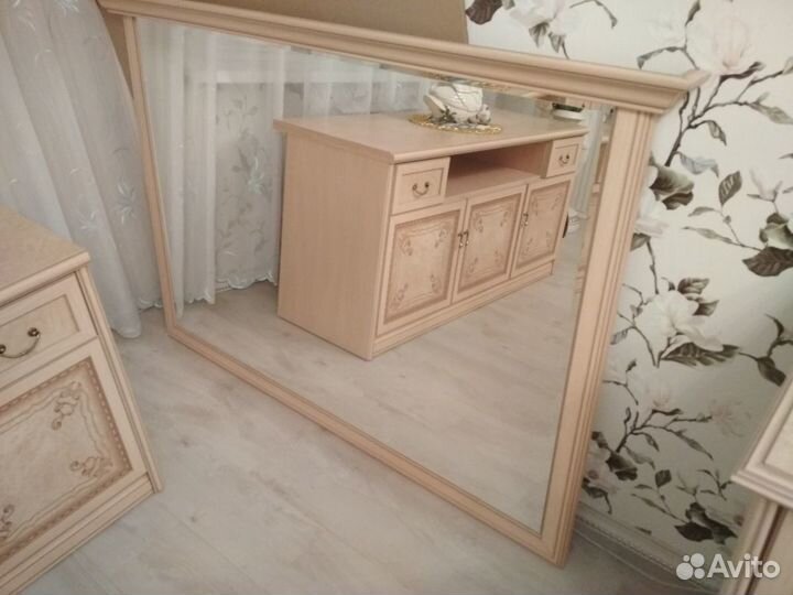Тумба с зеркалом