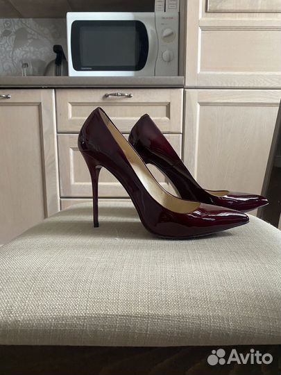 Лаковые классические туфли-лодочки размер 37,5